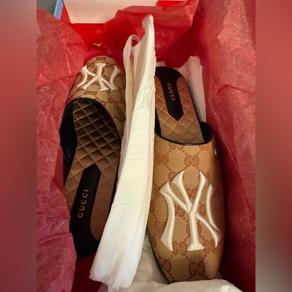 Gucci x NY Yankees GG Supreme Canvas Princetown Mules (Size Women's 41) - Picture 3 of 5